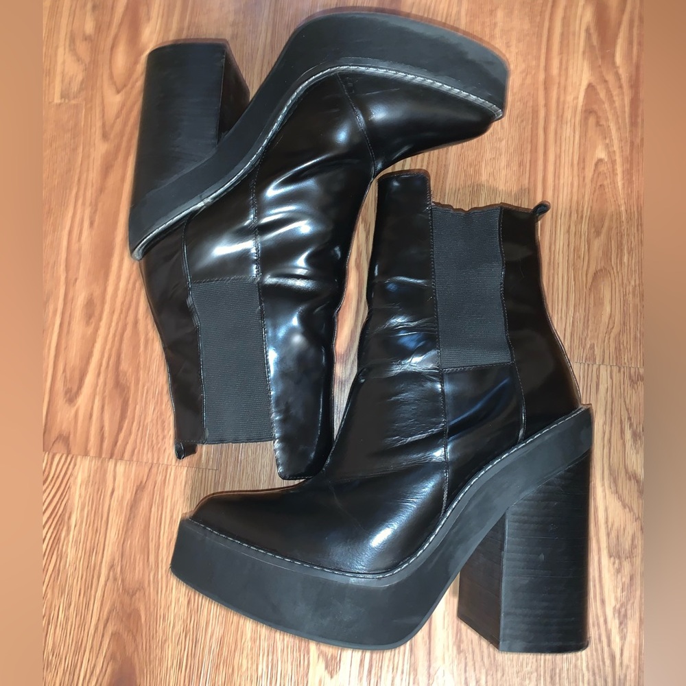 Black leather boots with thick sole, size 10